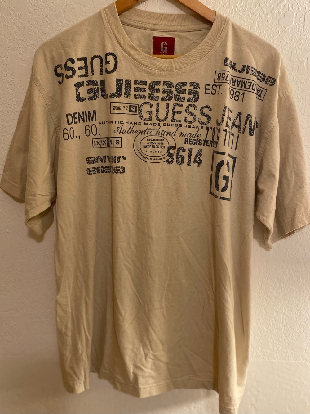 Vintage Guess Jeans Graphic Tee made in the late 90’s early 20’s. Y2K era